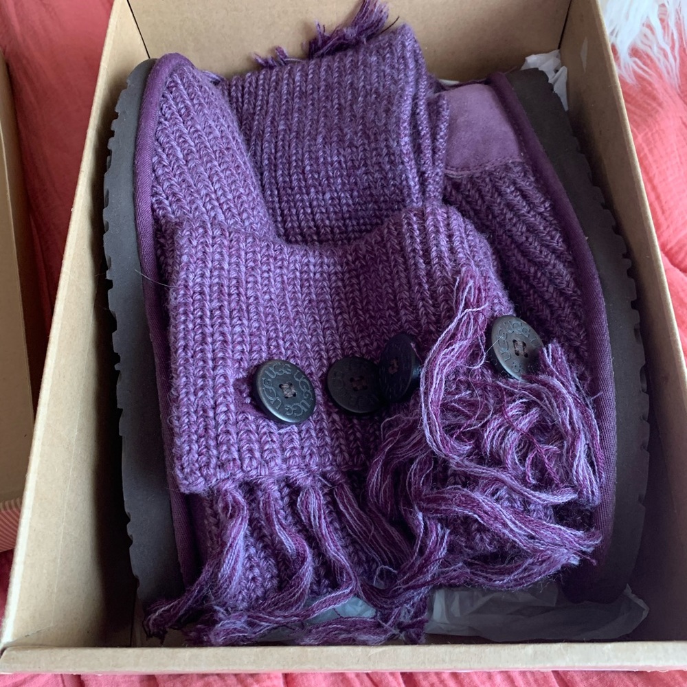 Purple Cardy Uggs 💜